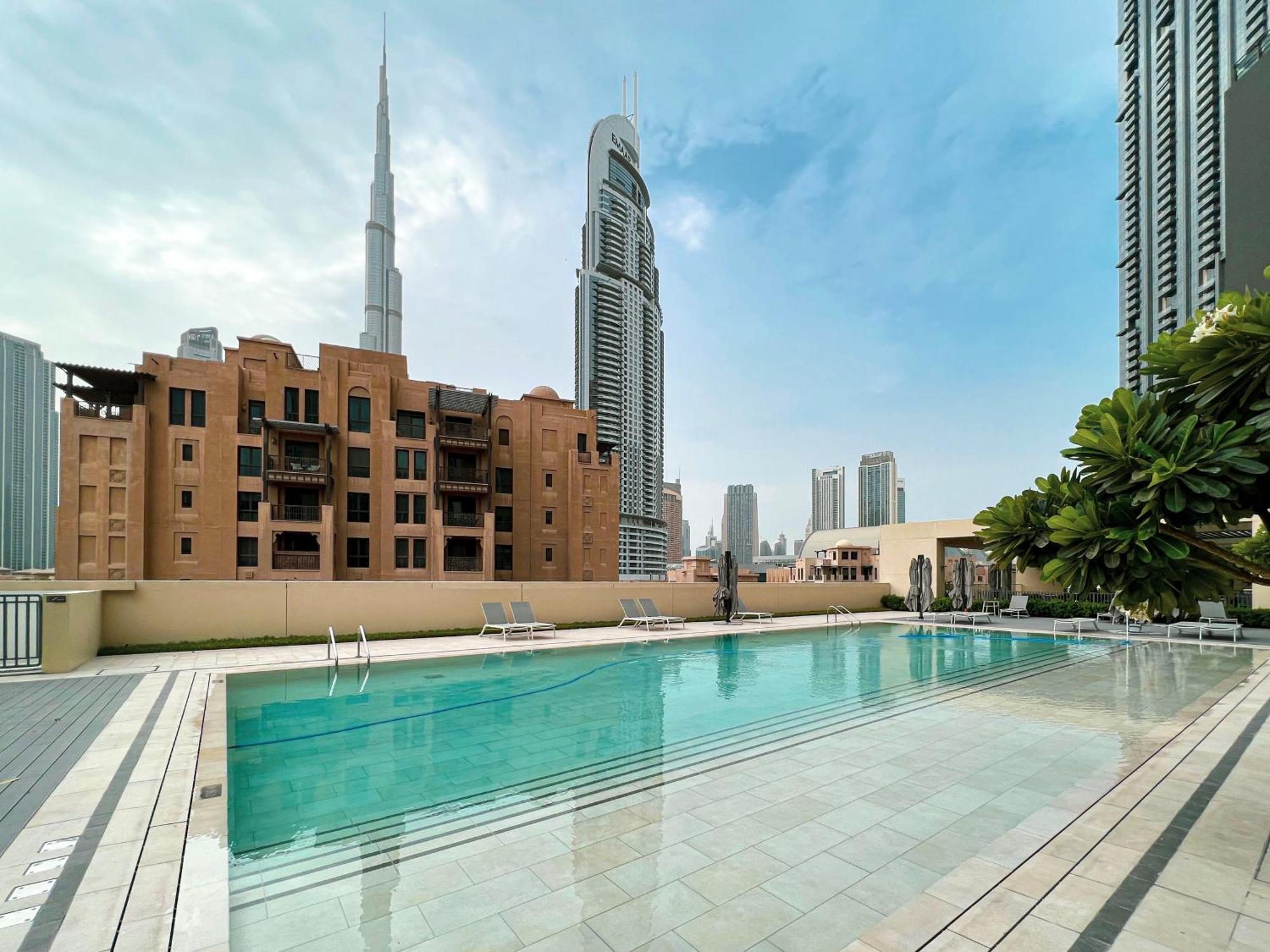 Burj Royale - Luxurious Brand New Two-bedroom In Downtown, Burj Khalifa View Pool In The Building, 5-min Walk To Mall & Fountains *